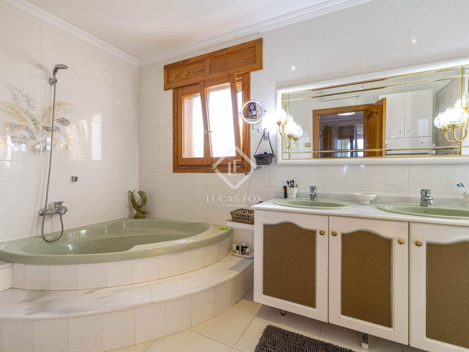 4 quarto Moradia para venda em Denia com piscina garagem - 990 000 € (Ref: 9378260)