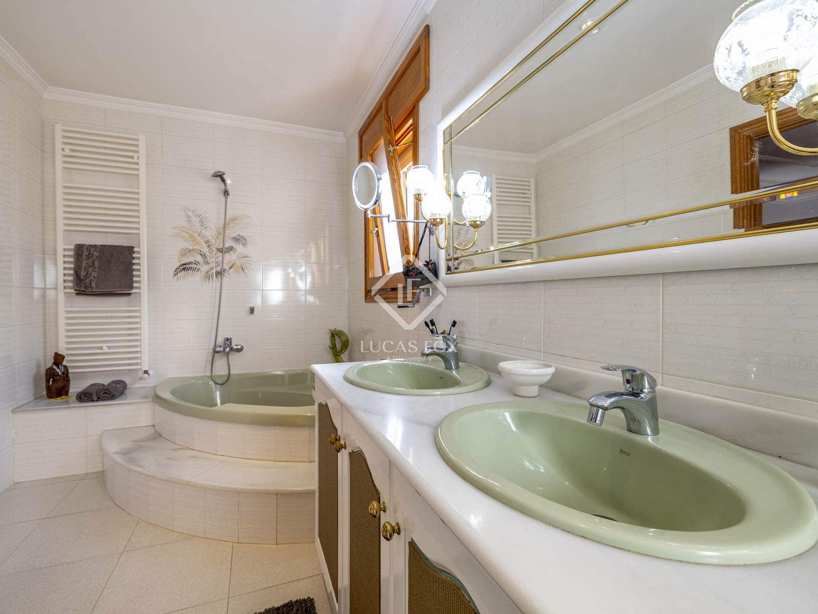 4 quarto Moradia para venda em Denia com piscina garagem - 990 000 € (Ref: 9378260)