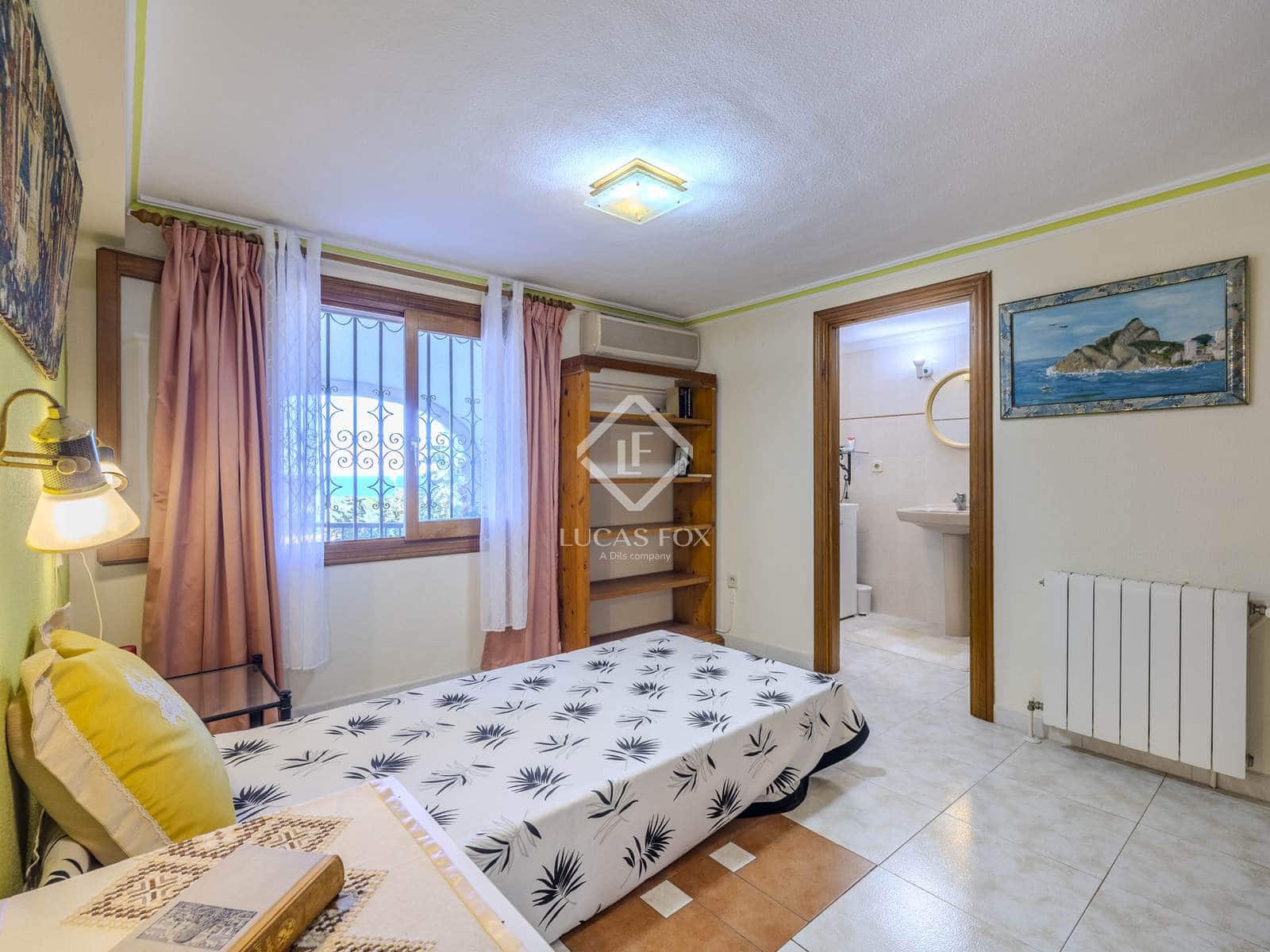 4 quarto Moradia para venda em Denia com piscina garagem - 990 000 € (Ref: 9378260)