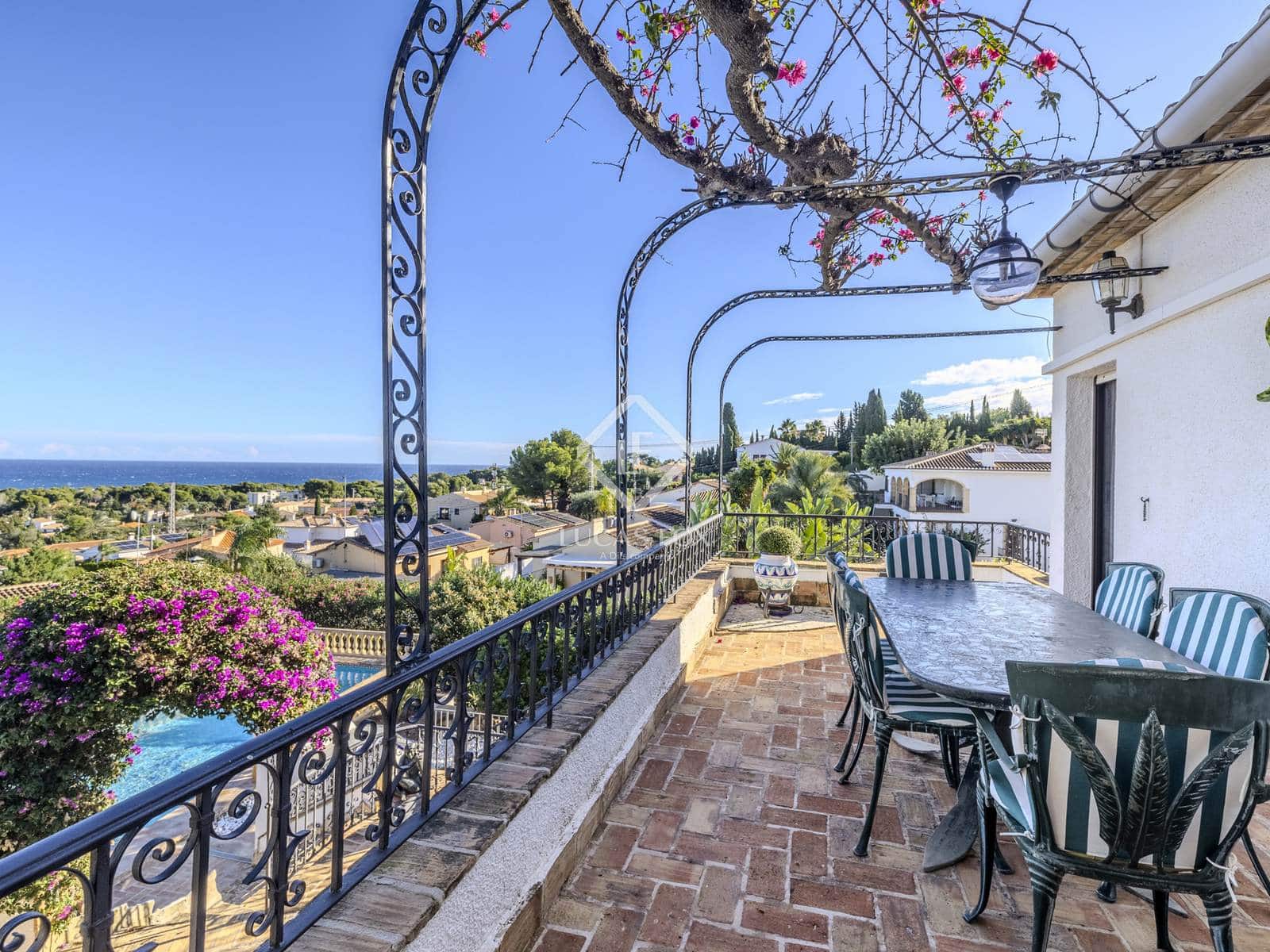 4 quarto Moradia para venda em Denia com piscina garagem - 990 000 € (Ref: 9378260)