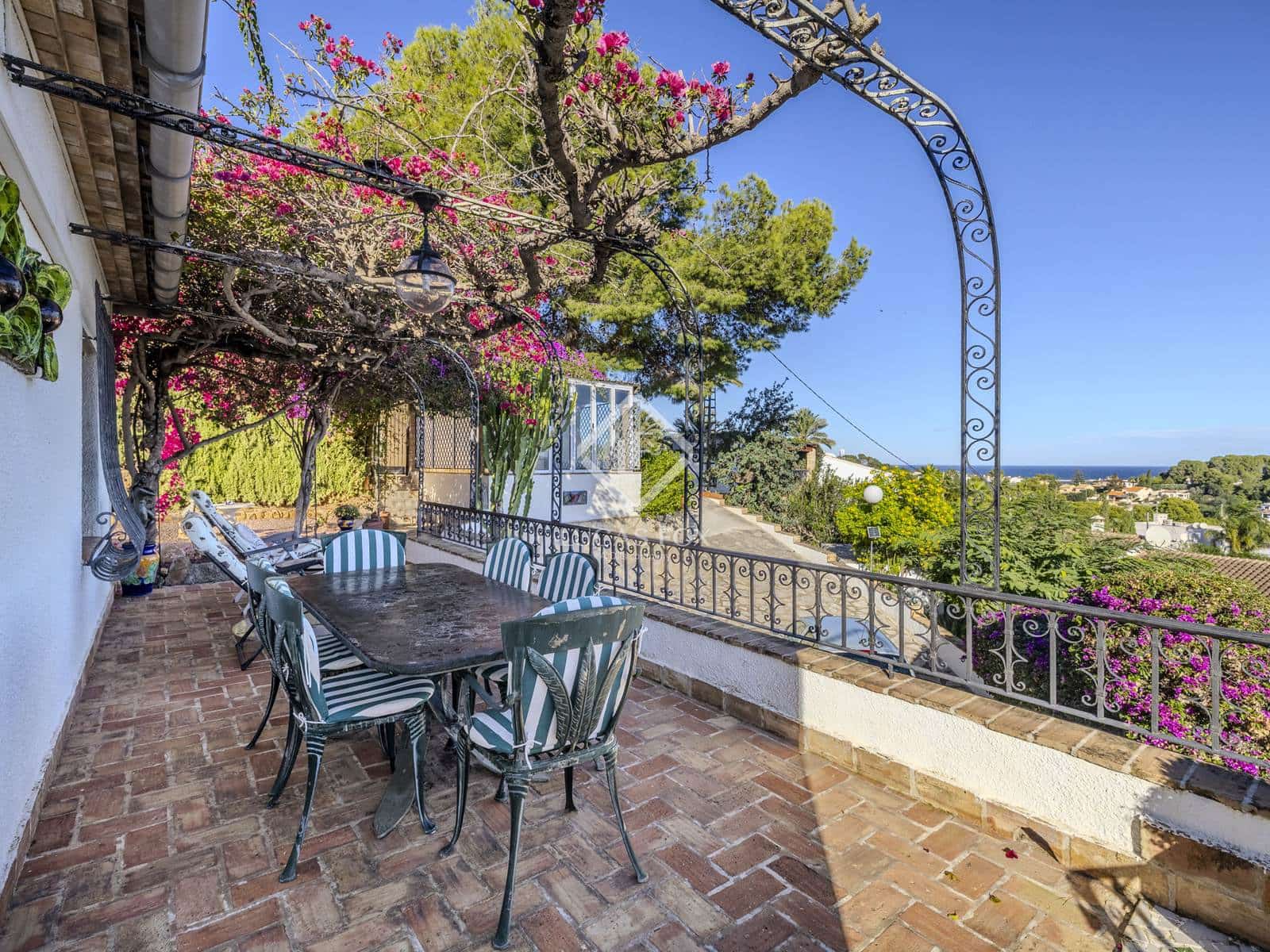 4 quarto Moradia para venda em Denia com piscina garagem - 990 000 € (Ref: 9378260)