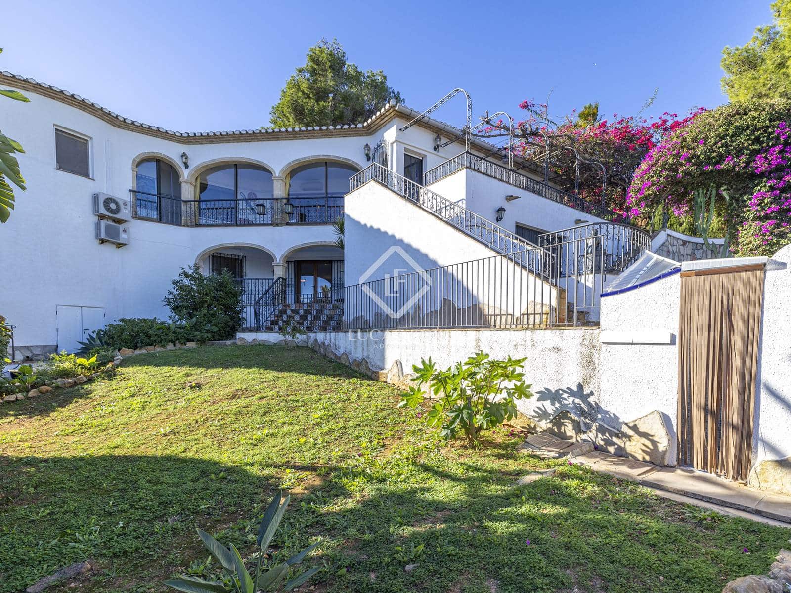 4 quarto Moradia para venda em Denia com piscina garagem - 990 000 € (Ref: 9378260)