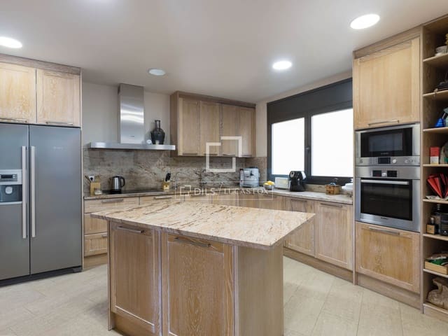 5 soverom Villa til salgs i Premià de Dalt med svømmebasseng garasje - € 1 280 000 (Ref: 9378448)