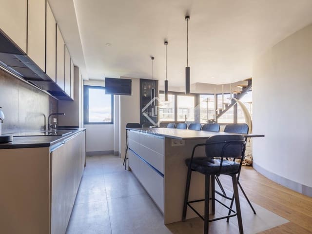 3 sypialnia Penthouse na sprzedaż w Aravaca, Miasto Madryt z basenem garażem - 1 400 000 € (Ref: 9378532)