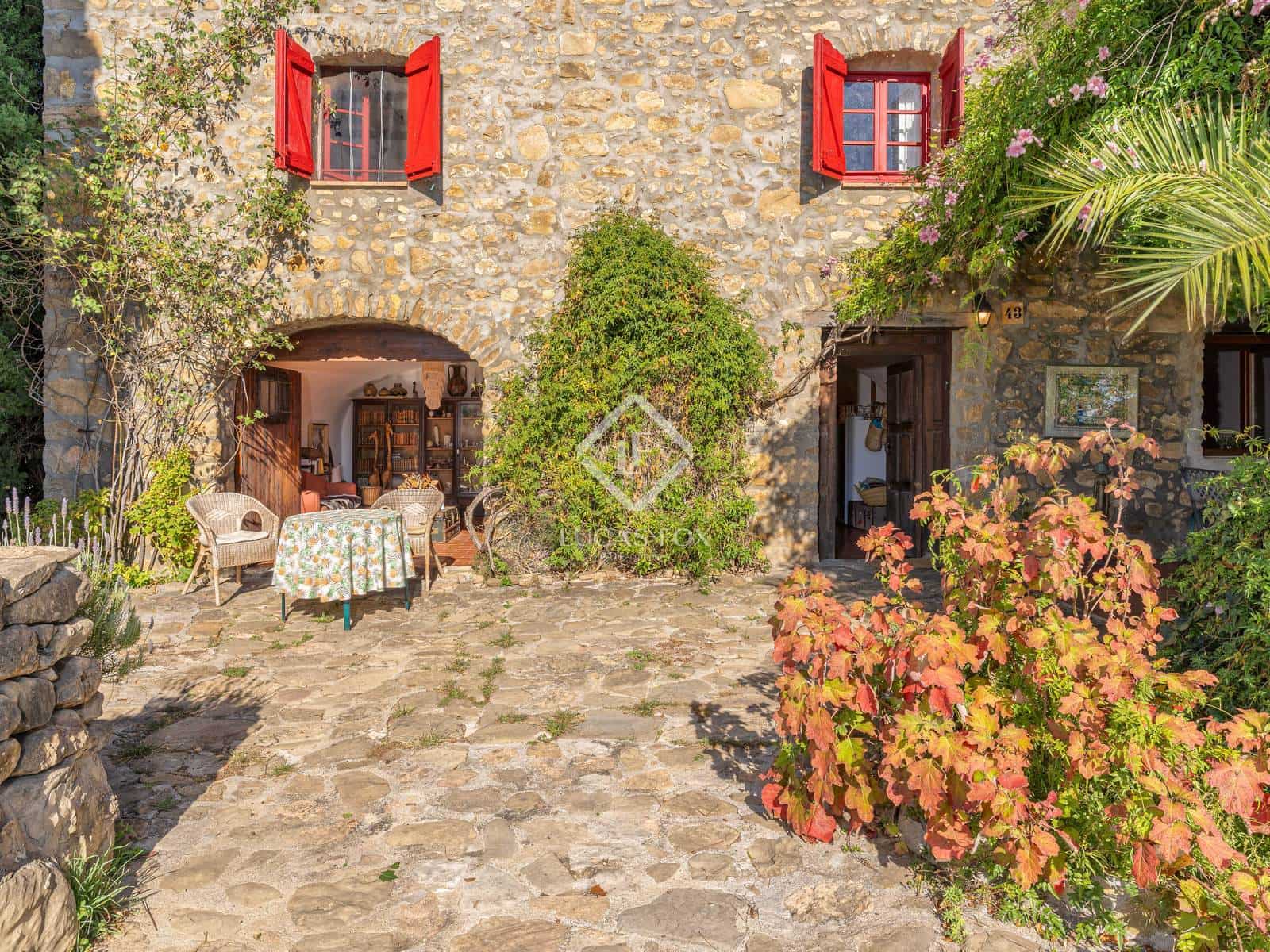 7 sypialnia Finka/Dom wiejski na sprzedaż w Maia de Montcal z basenem - 800 000 € (Ref: 9379441)