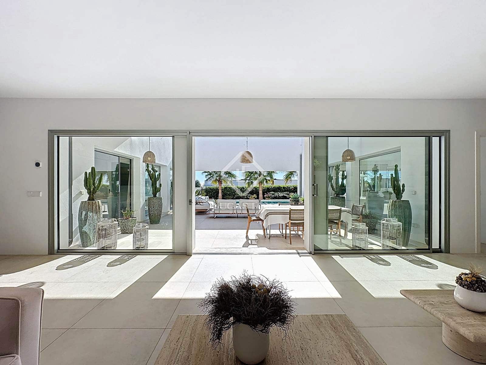 3 slaapkamer Villa te koop in San Luis / Sant Lluis met zwembad garage - € 1.950.000 (Ref: 9380161)