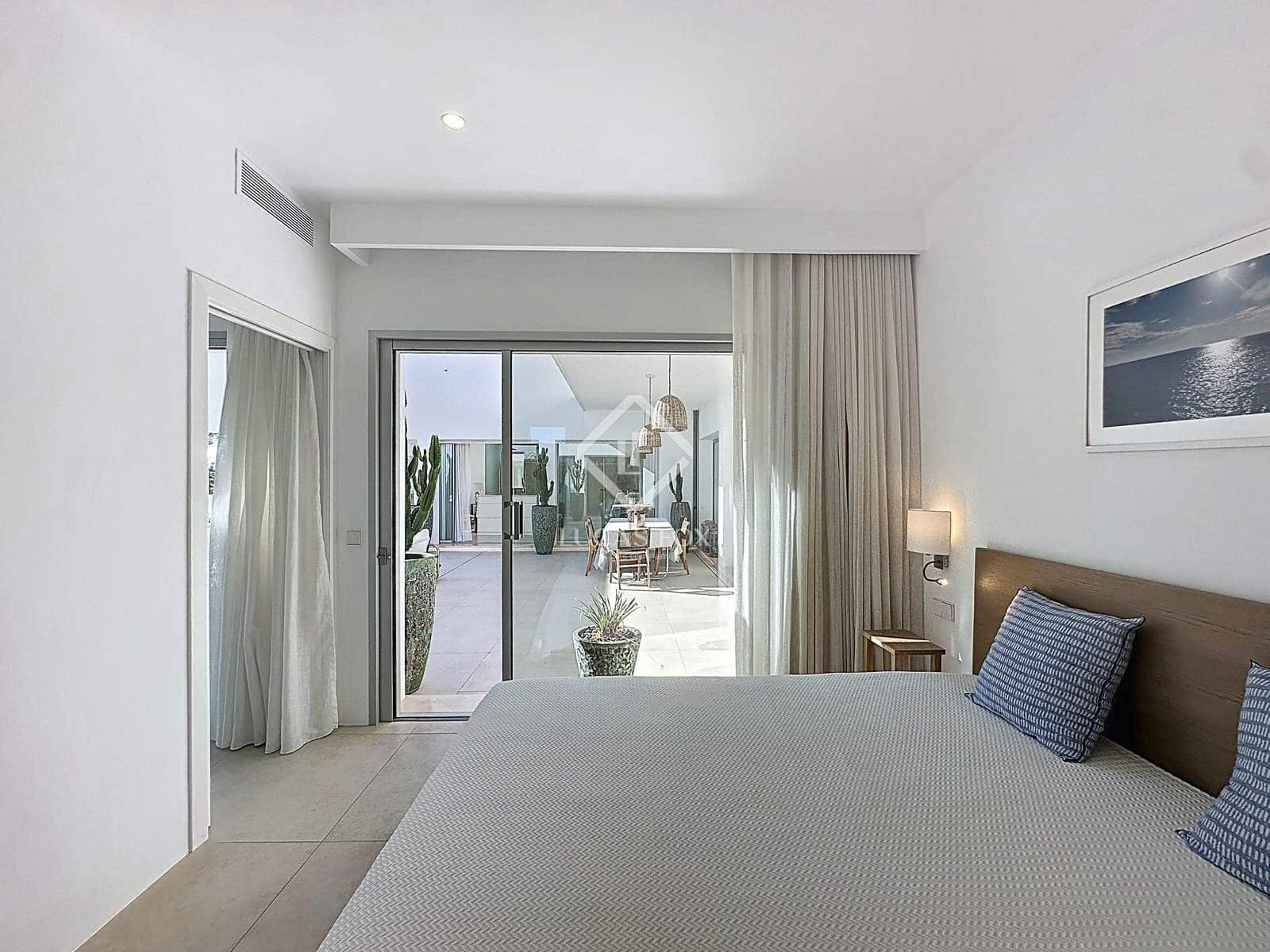 3 slaapkamer Villa te koop in San Luis / Sant Lluis met zwembad garage - € 1.950.000 (Ref: 9380161)