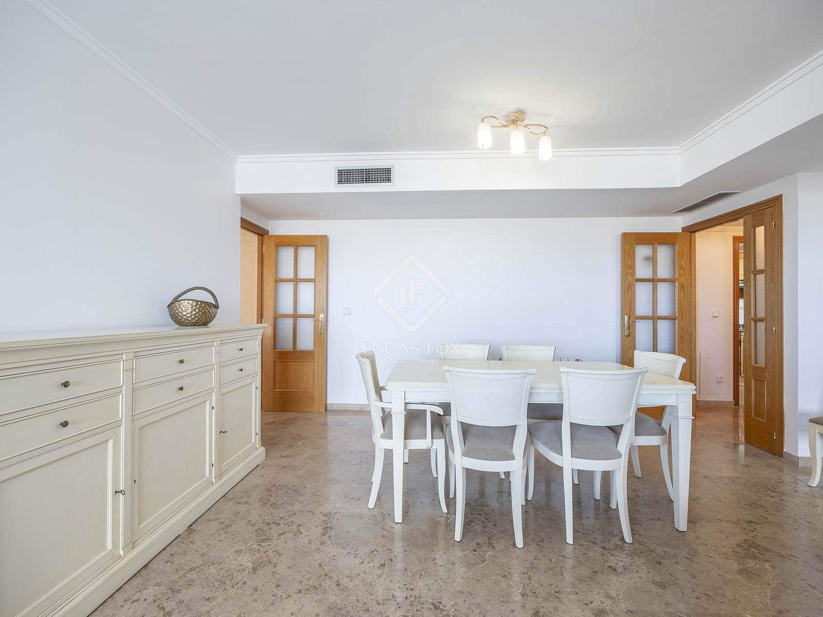 4 bedroom Apartment for rent in Valencia city with pool garage - € 2,800 (Ref: 9380162)