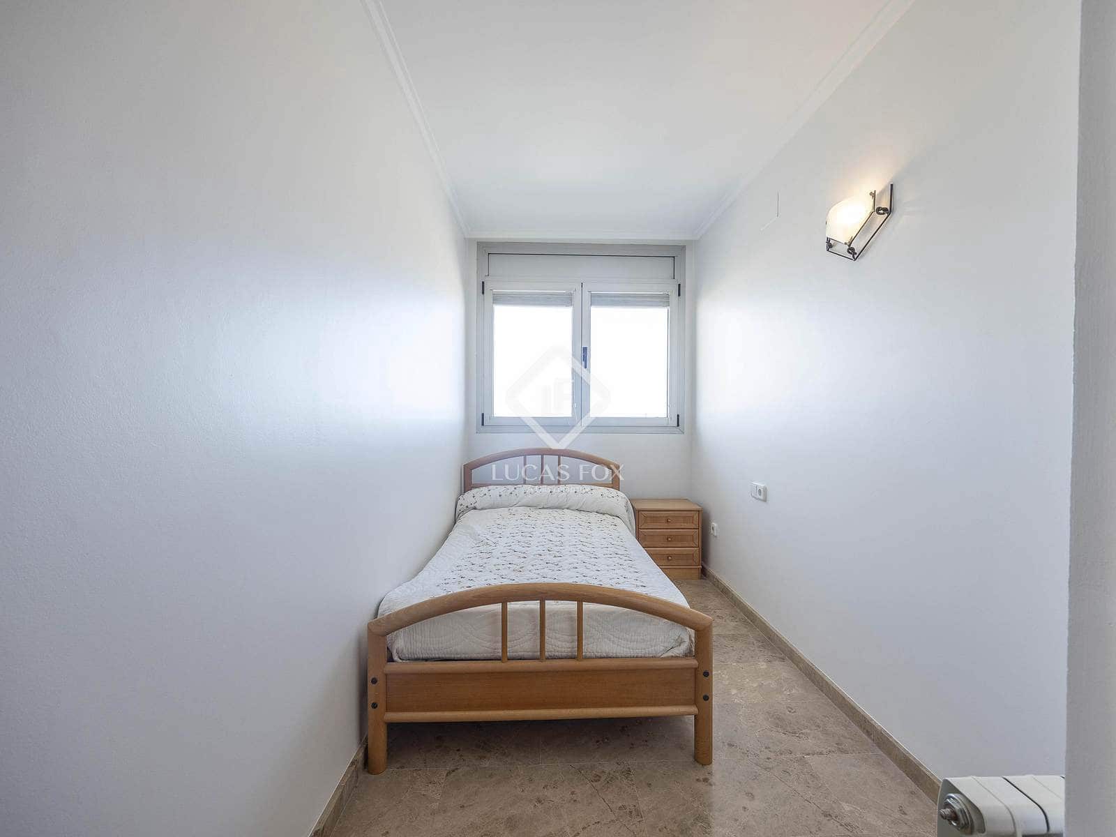 4 bedroom Apartment for rent in Valencia city with pool garage - € 2,800 (Ref: 9380162)