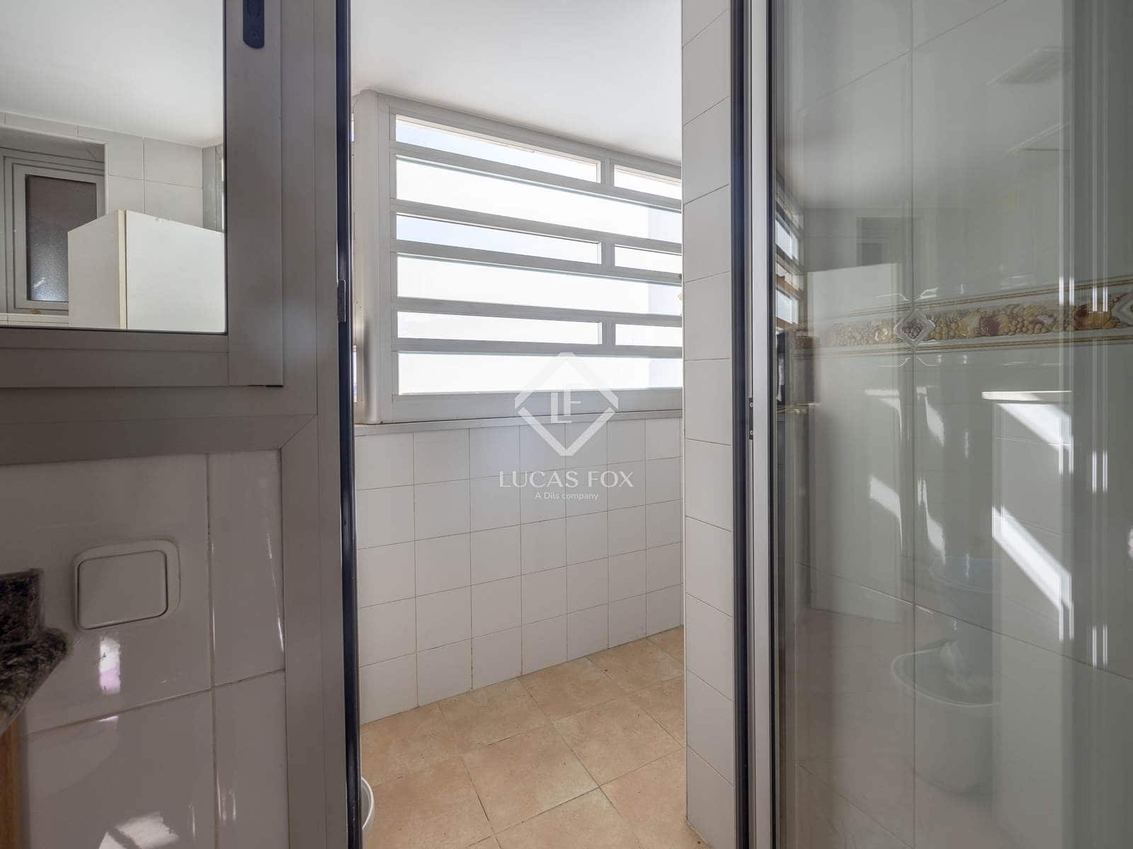 4 bedroom Apartment for rent in Valencia city with pool garage - € 2,800 (Ref: 9380162)