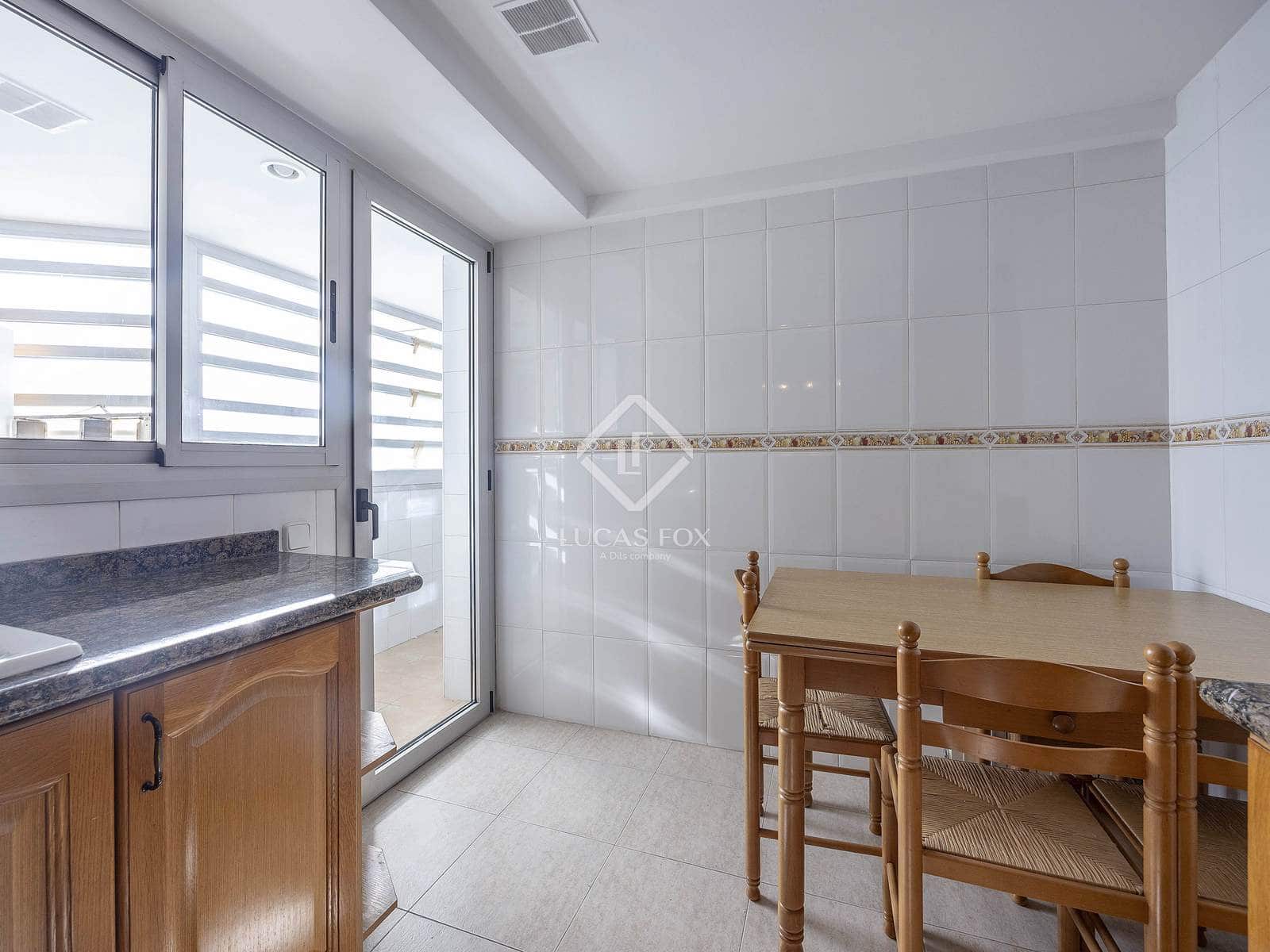 4 bedroom Apartment for rent in Valencia city with pool garage - € 2,800 (Ref: 9380162)