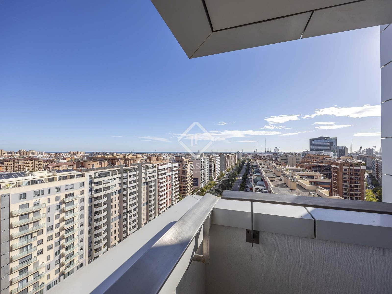 4 bedroom Apartment for rent in Valencia city with pool garage - € 2,800 (Ref: 9380162)