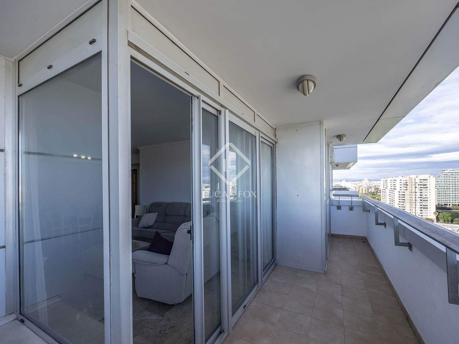 4 bedroom Apartment for rent in Valencia city with pool garage - € 2,800 (Ref: 9380162)