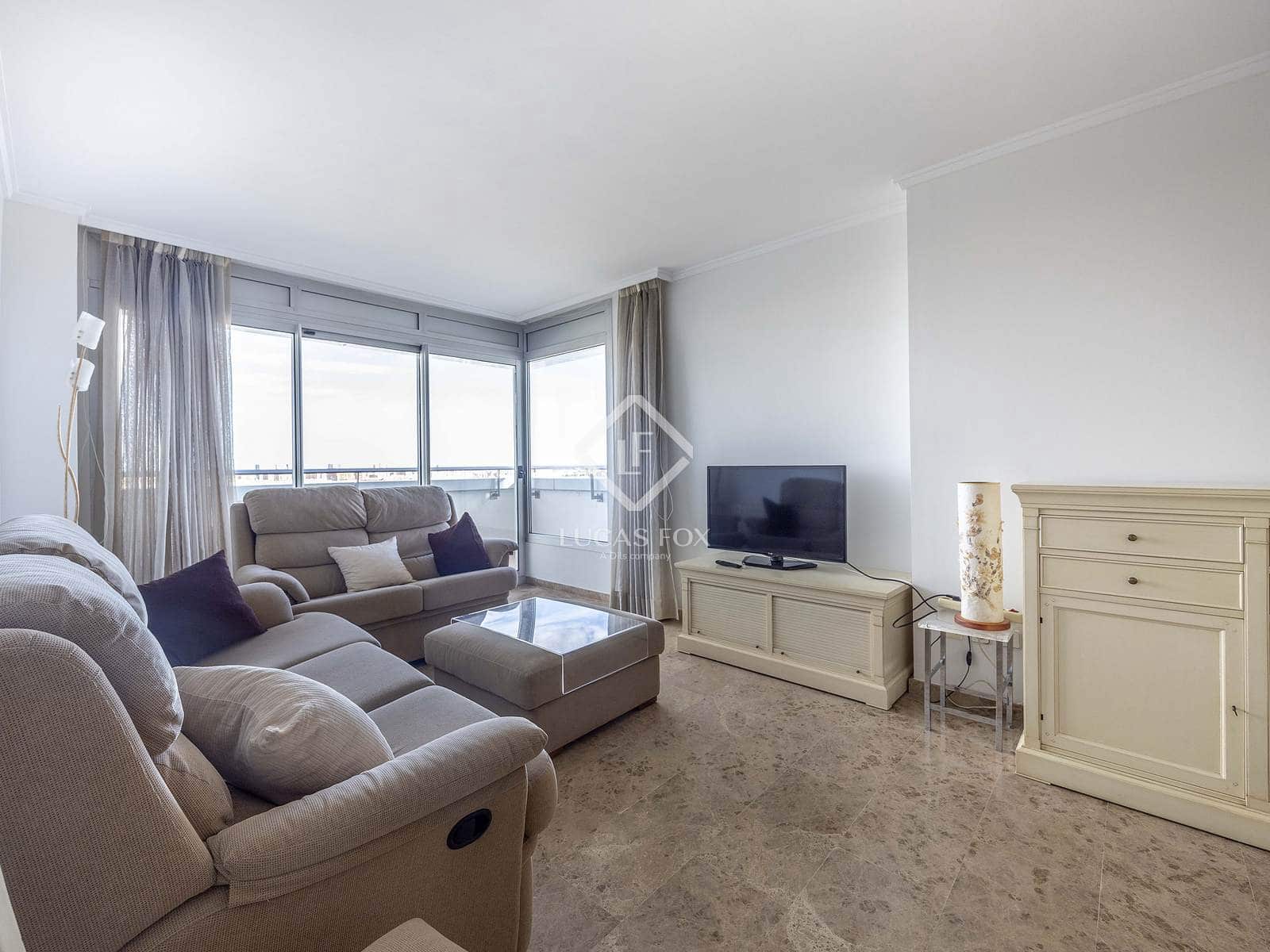 4 bedroom Apartment for rent in Valencia city with pool garage - € 2,800 (Ref: 9380162)