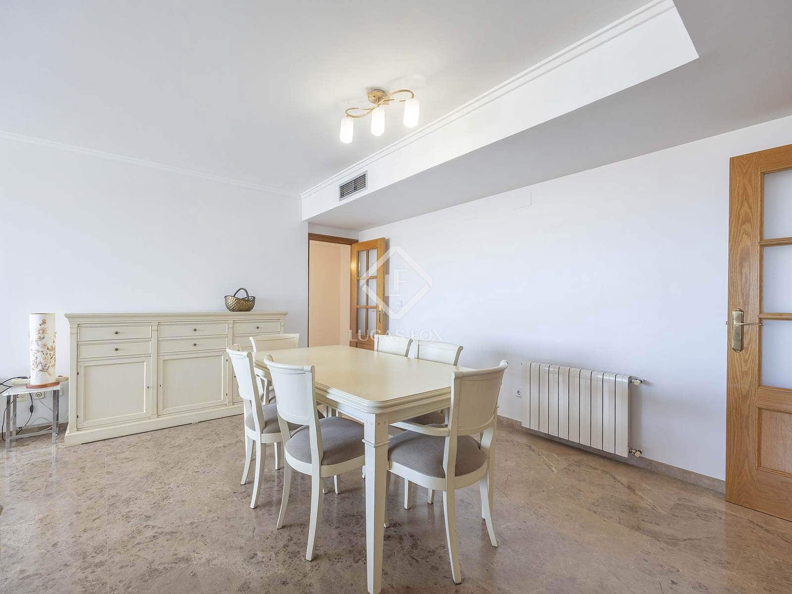 4 bedroom Apartment for rent in Valencia city with pool garage - € 2,800 (Ref: 9380162)