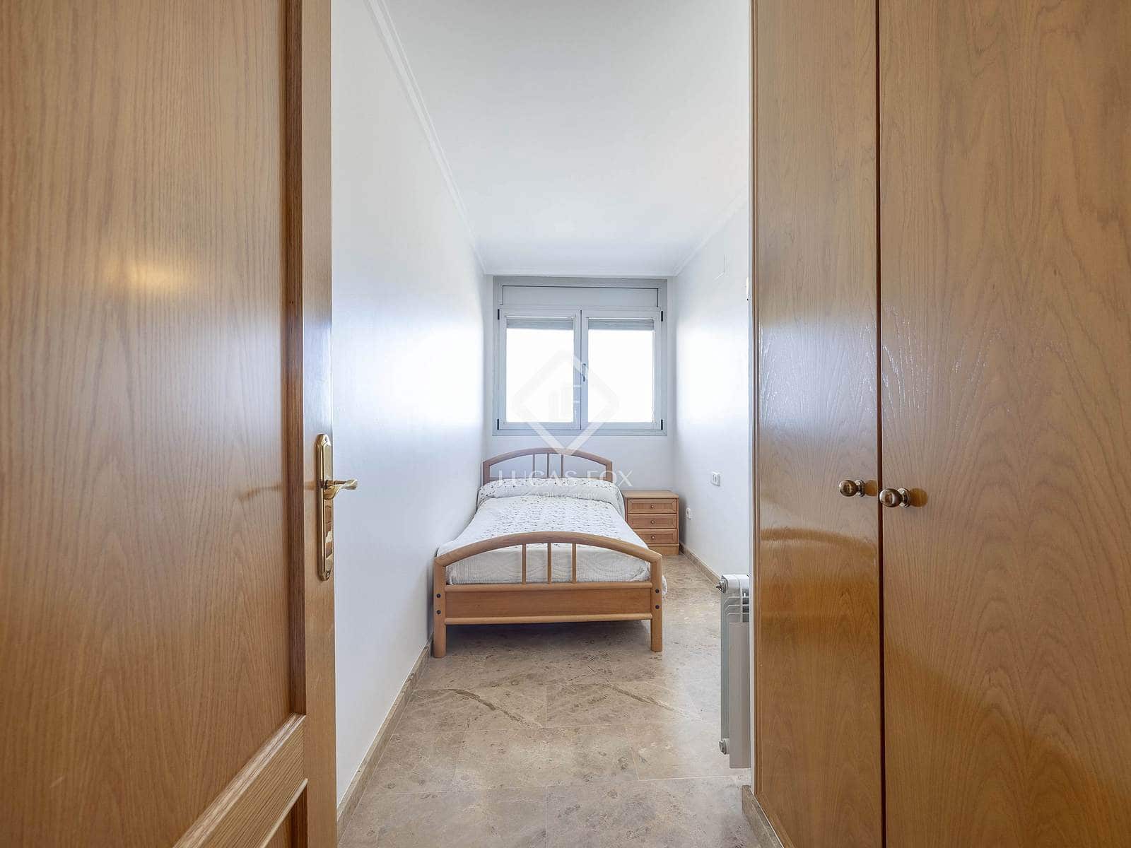 4 bedroom Apartment for rent in Valencia city with pool garage - € 2,800 (Ref: 9380162)