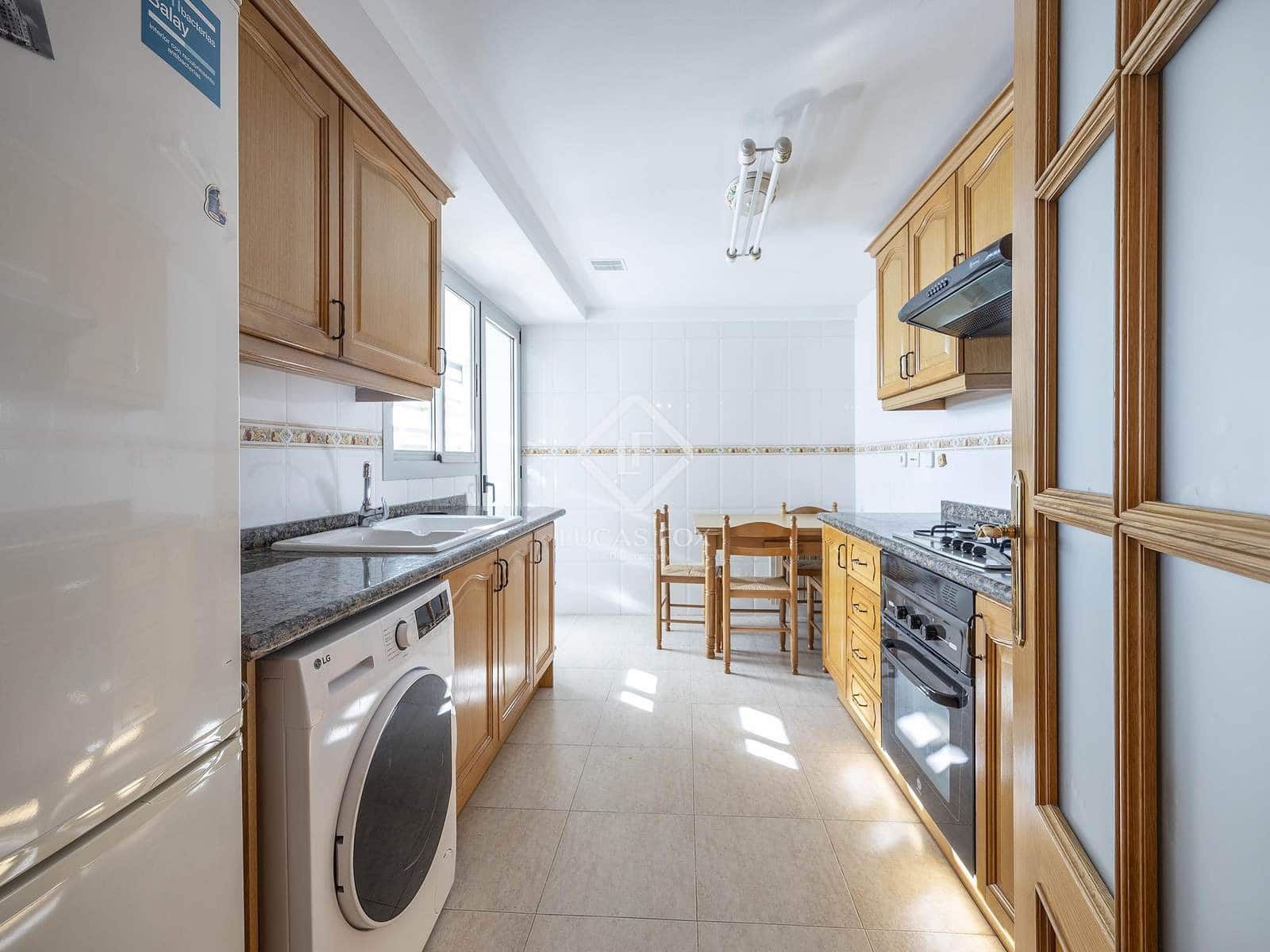 4 bedroom Apartment for rent in Valencia city with pool garage - € 2,800 (Ref: 9380162)