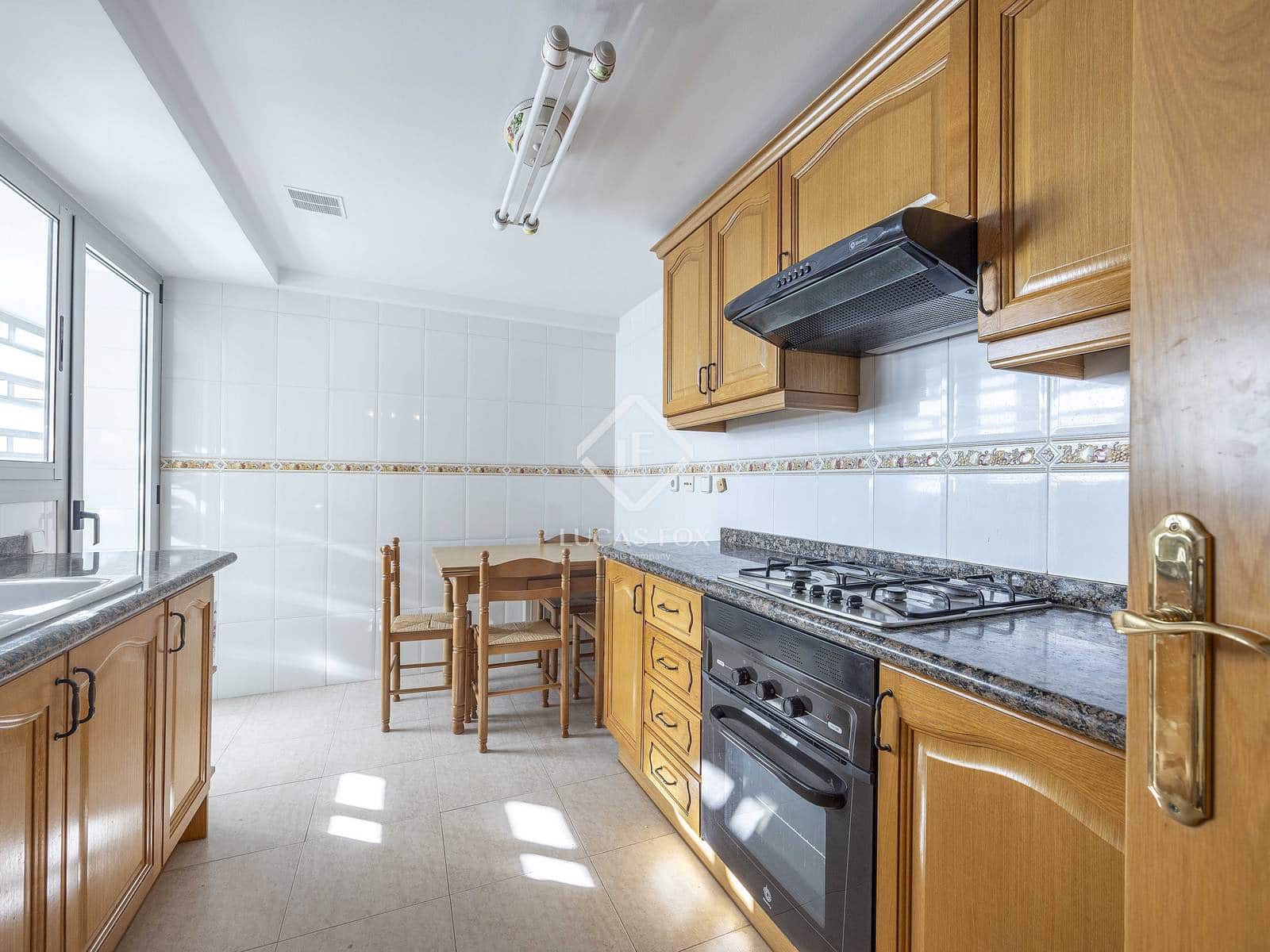 4 bedroom Apartment for rent in Valencia city with pool garage - € 2,800 (Ref: 9380162)