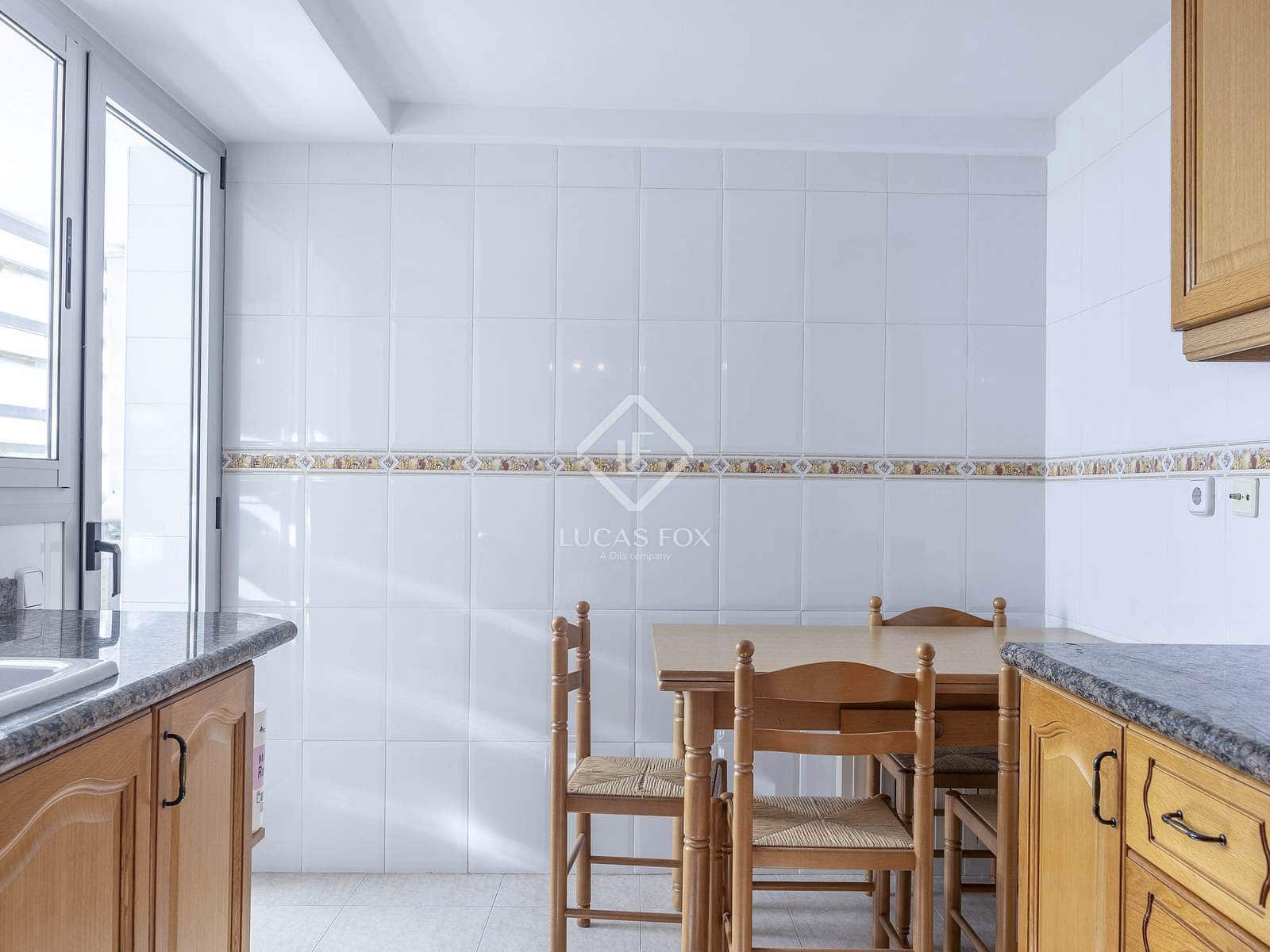 4 bedroom Apartment for rent in Valencia city with pool garage - € 2,800 (Ref: 9380162)