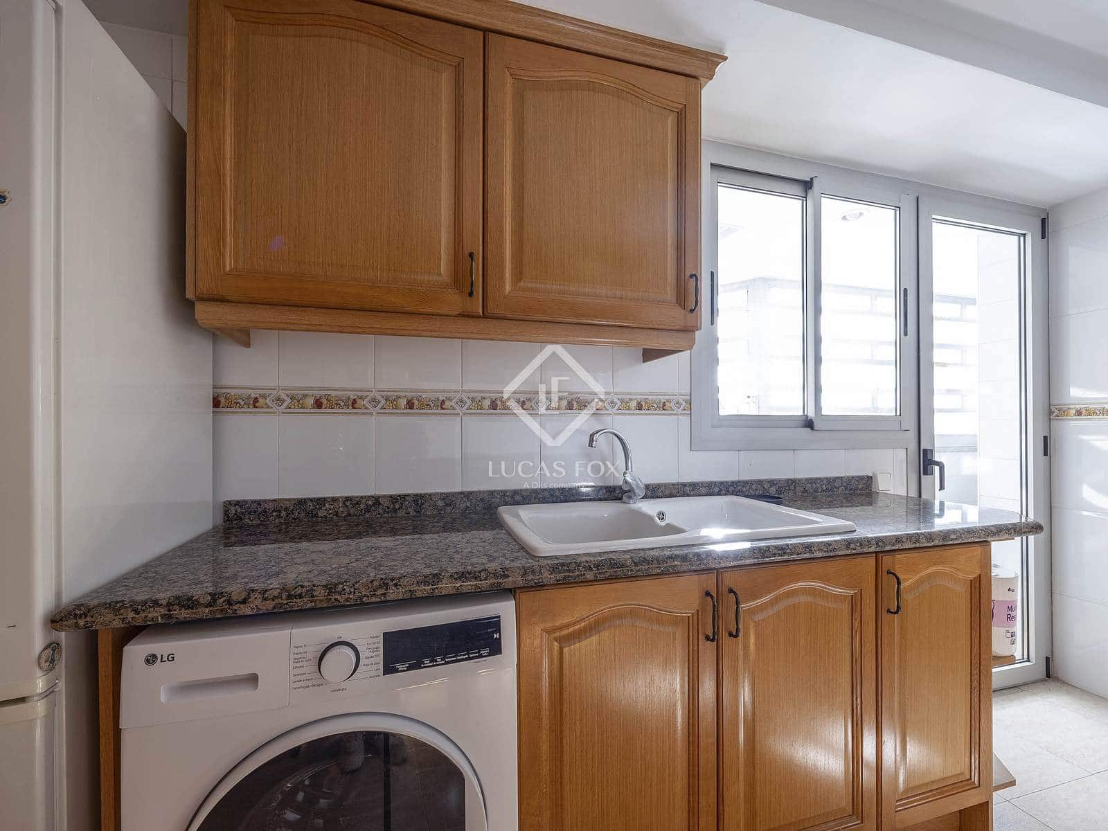 4 bedroom Apartment for rent in Valencia city with pool garage - € 2,800 (Ref: 9380162)