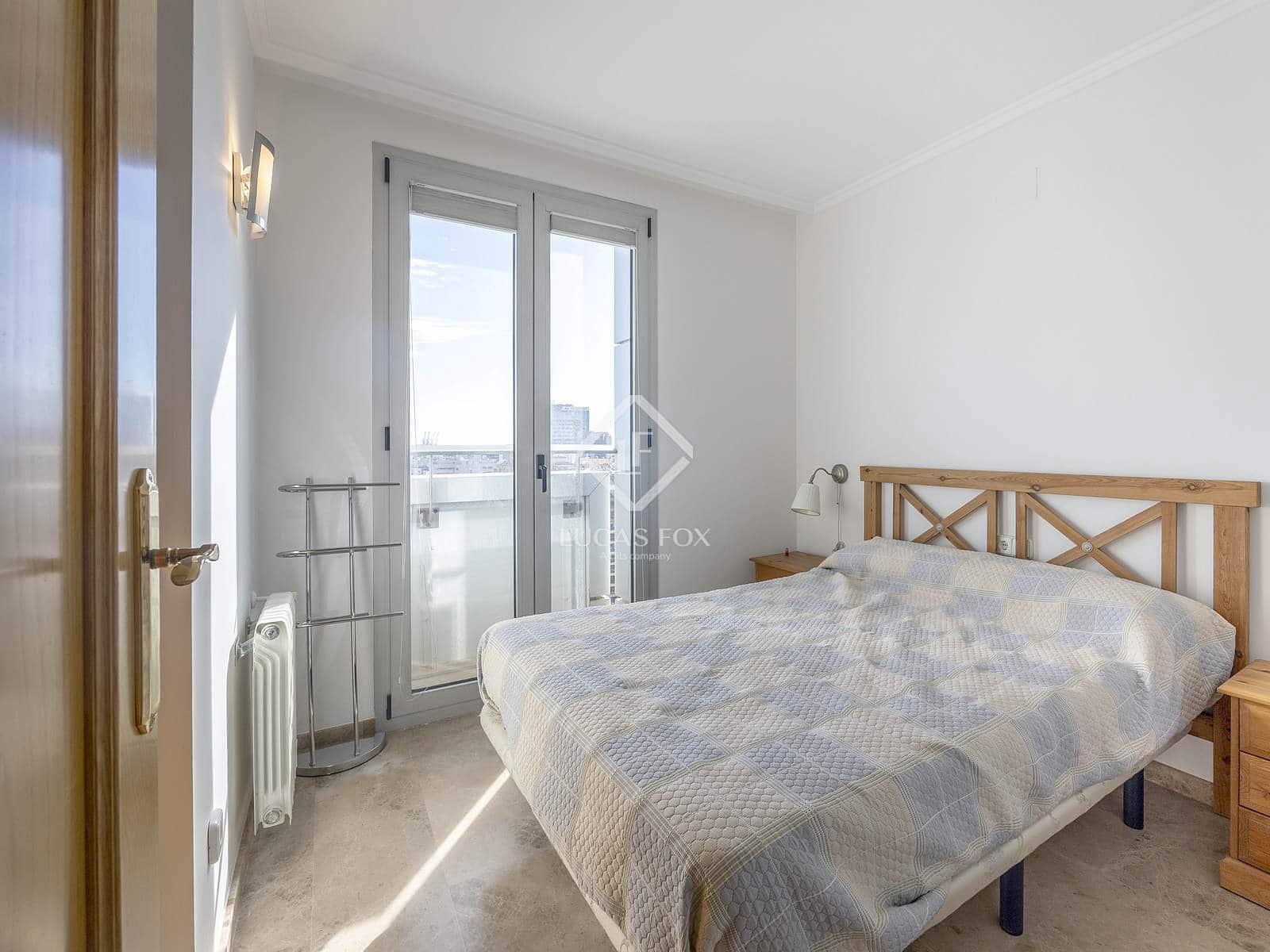 4 bedroom Apartment for rent in Valencia city with pool garage - € 2,800 (Ref: 9380162)