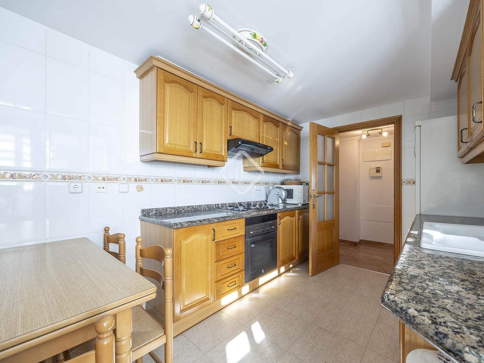 4 bedroom Apartment for rent in Valencia city with pool garage - € 2,800 (Ref: 9380162)