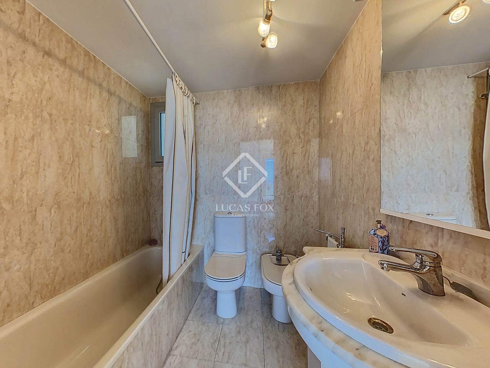 4 bedroom Apartment for rent in Valencia city with pool garage - € 2,800 (Ref: 9380162)