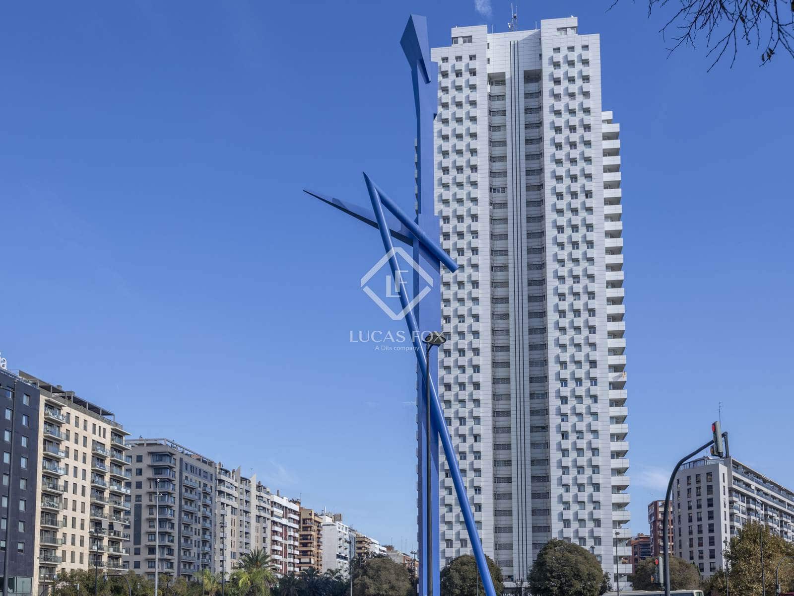 4 bedroom Apartment for rent in Valencia city with pool garage - € 2,800 (Ref: 9380162)