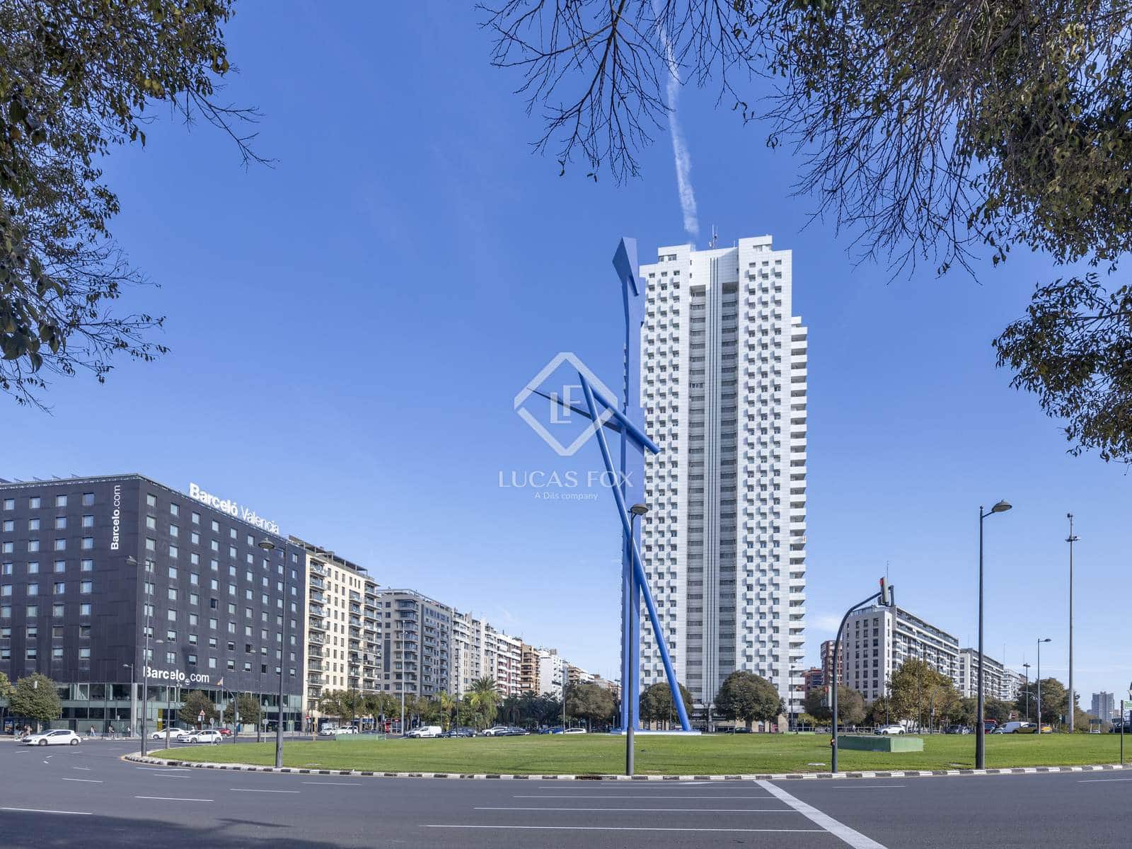 4 bedroom Apartment for rent in Valencia city with pool garage - € 2,800 (Ref: 9380162)