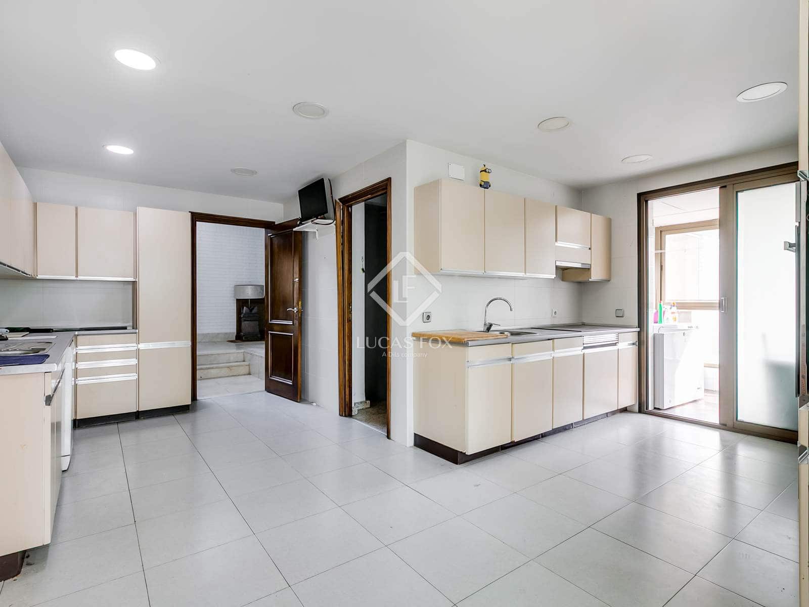 5 slaapkamer Villa te koop in Madrid stad met zwembad - € 4.600.000 (Ref: 9383532)