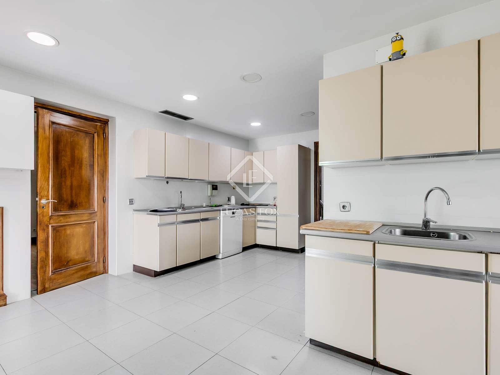 5 slaapkamer Villa te koop in Madrid stad met zwembad - € 4.600.000 (Ref: 9383532)