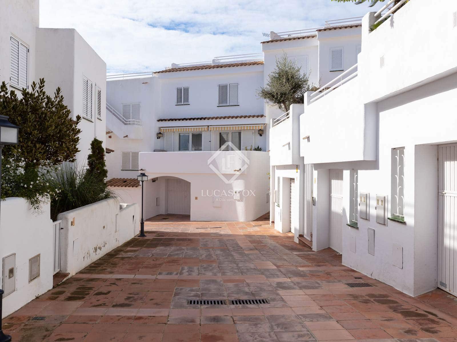 3 bedroom Villa for sale in Sant Pol de Mar with pool garage - € 550,000 (Ref: 9383533)
