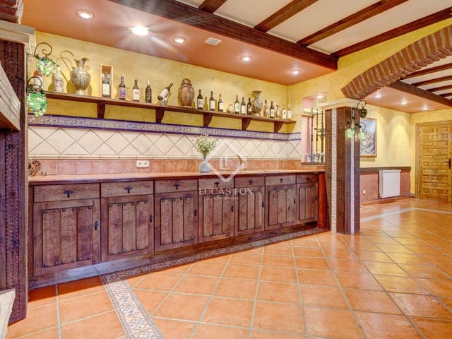 Villa for sale in San Asensio - € 2,150,000 (Ref: 9383742)