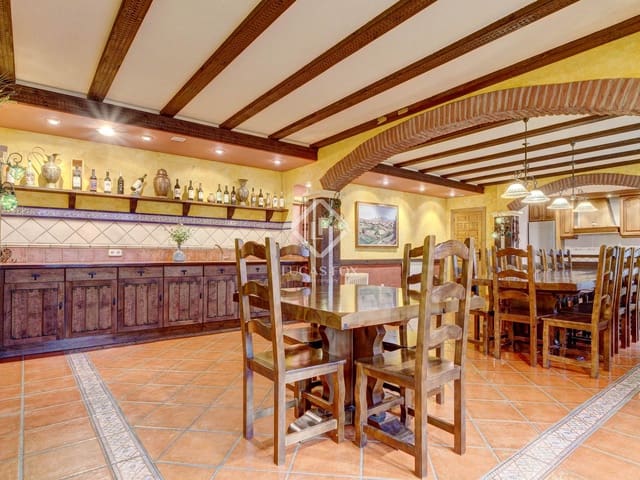 Villa for sale in San Asensio - € 2,150,000 (Ref: 9383742)