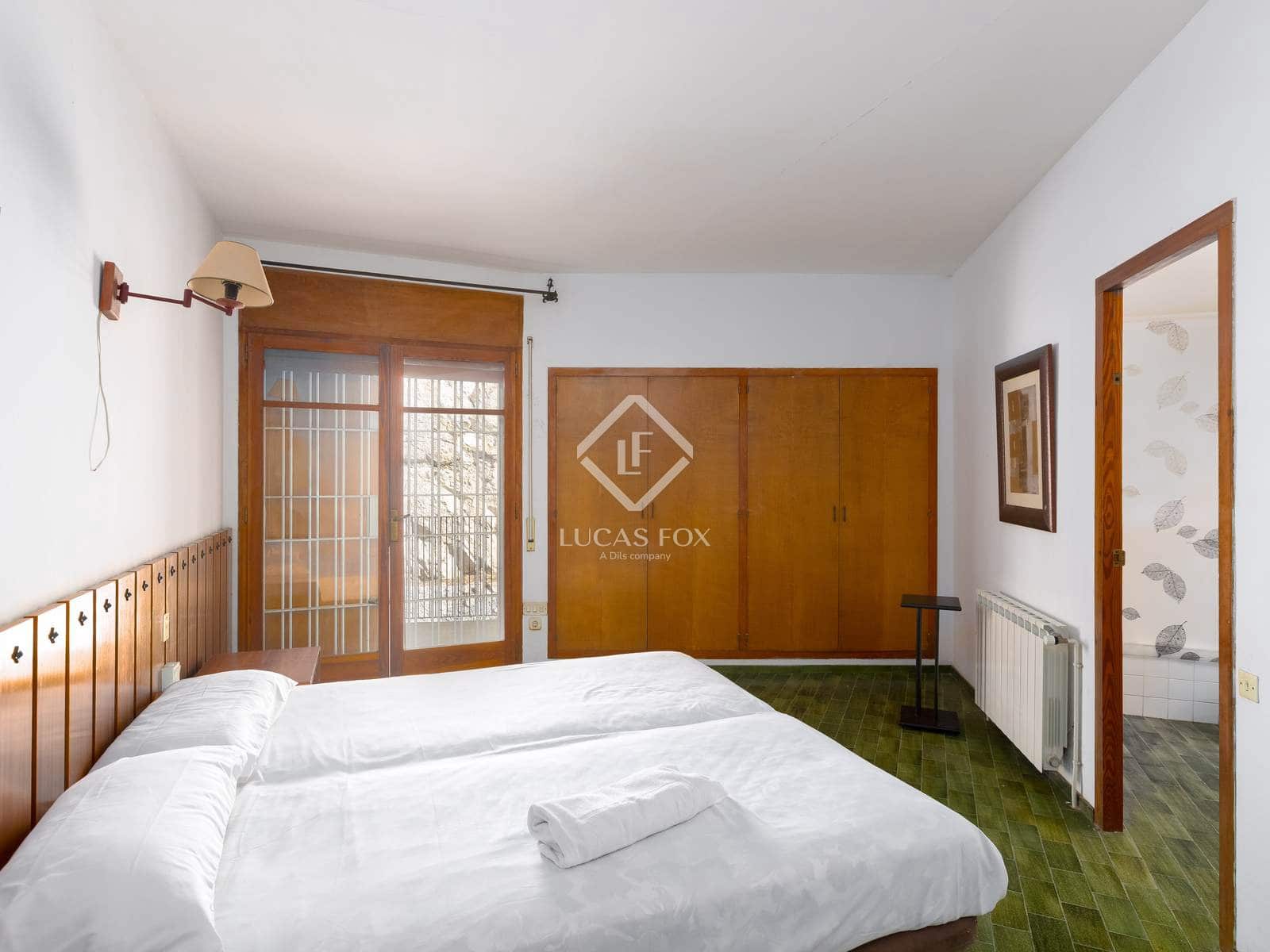 8 bedroom Villa for sale in Sant Pol de Mar with pool garage - € 2,100,000 (Ref: 9384820)