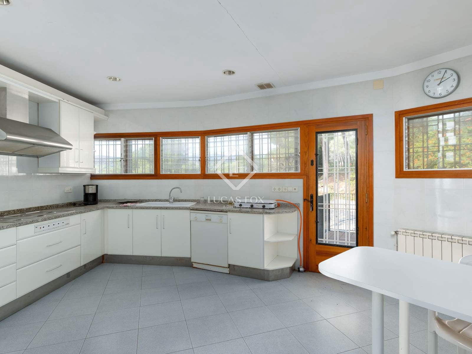 8 bedroom Villa for sale in Sant Pol de Mar with pool garage - € 2,100,000 (Ref: 9384820)