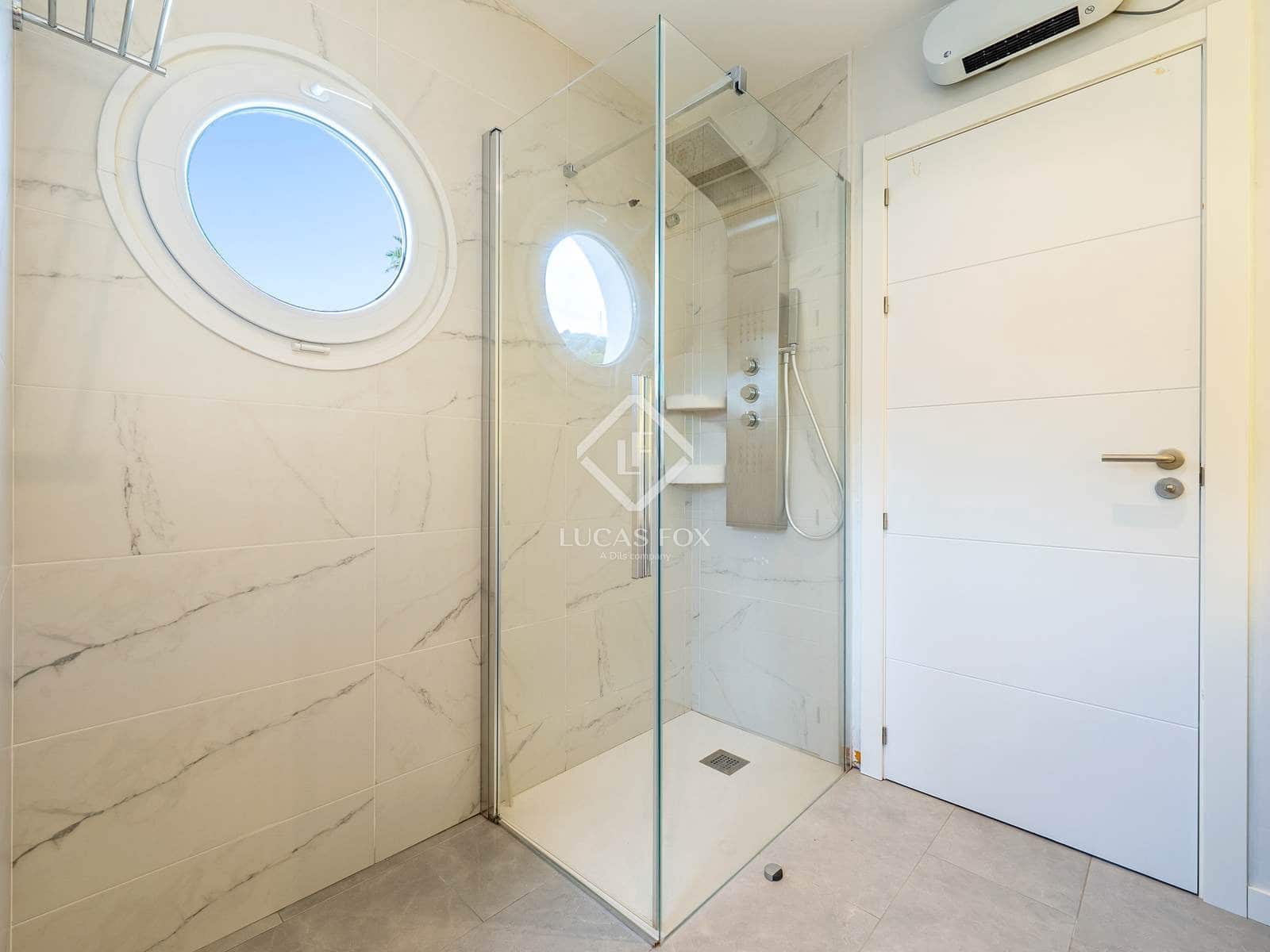 4 slaapkamer Villa te koop in El Vendrell met zwembad garage - € 575.000 (Ref: 9384908)