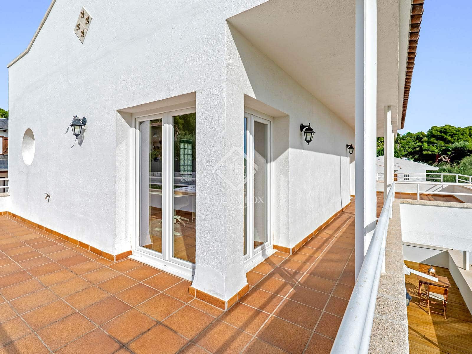 4 slaapkamer Villa te koop in El Vendrell met zwembad garage - € 575.000 (Ref: 9384908)
