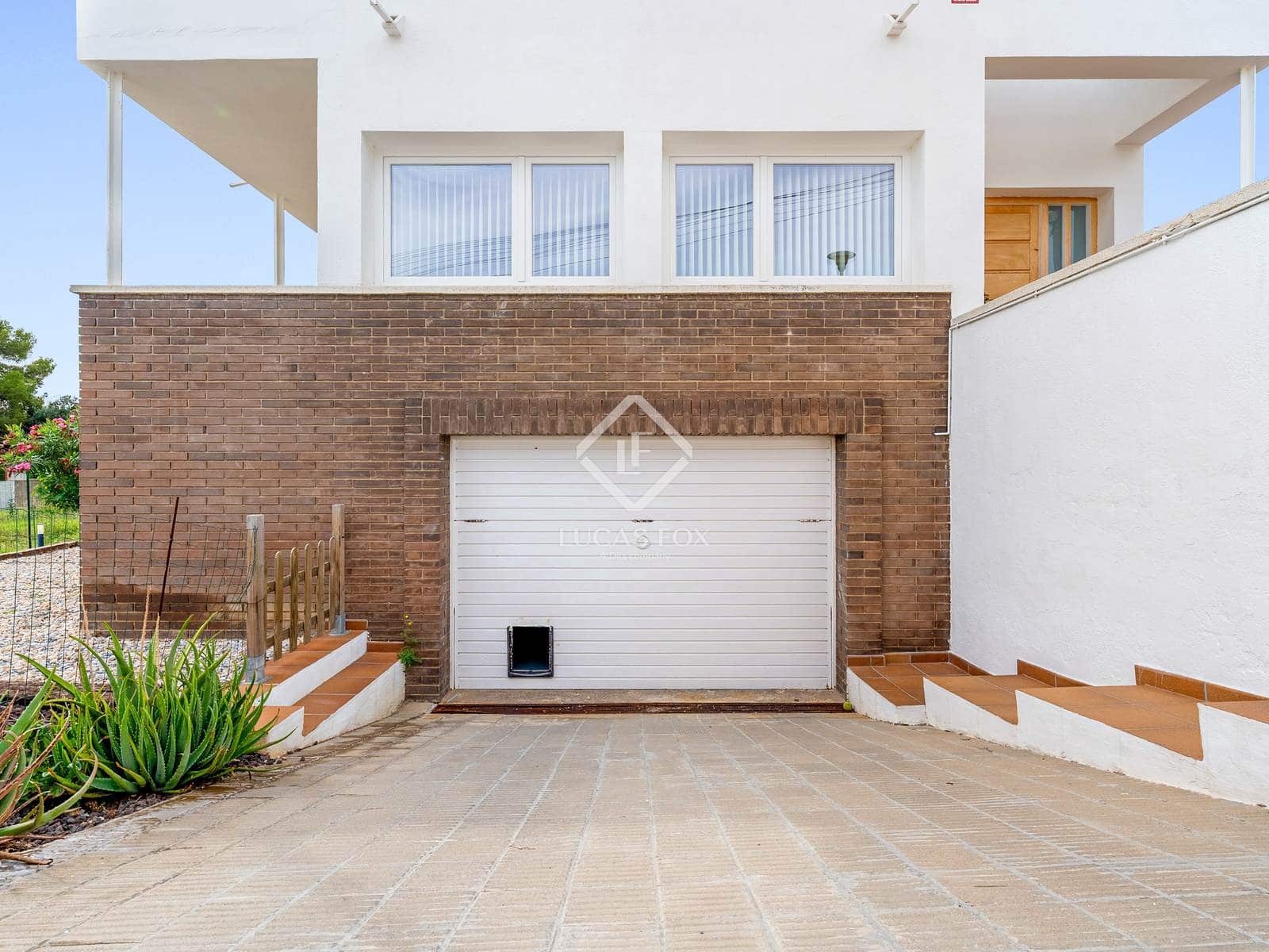 4 slaapkamer Villa te koop in El Vendrell met zwembad garage - € 575.000 (Ref: 9384908)