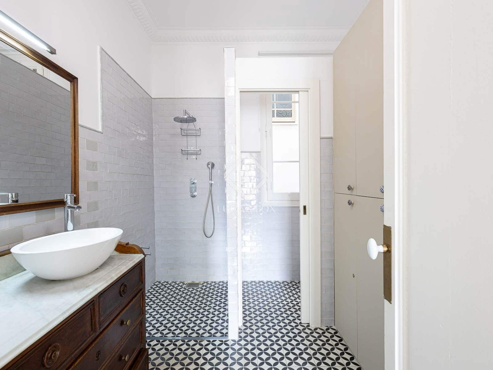 Appartement de 4 chambres à louer à Barcelone ville - 3 000 € (Ref: 9386296)