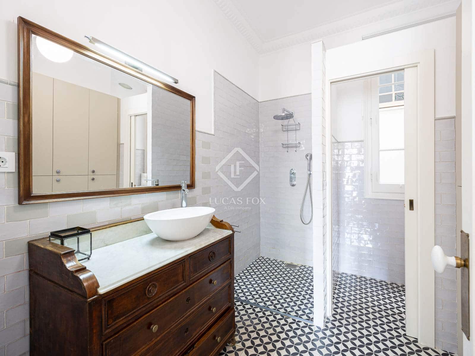 Appartement de 4 chambres à louer à Barcelone ville - 3 000 € (Ref: 9386296)