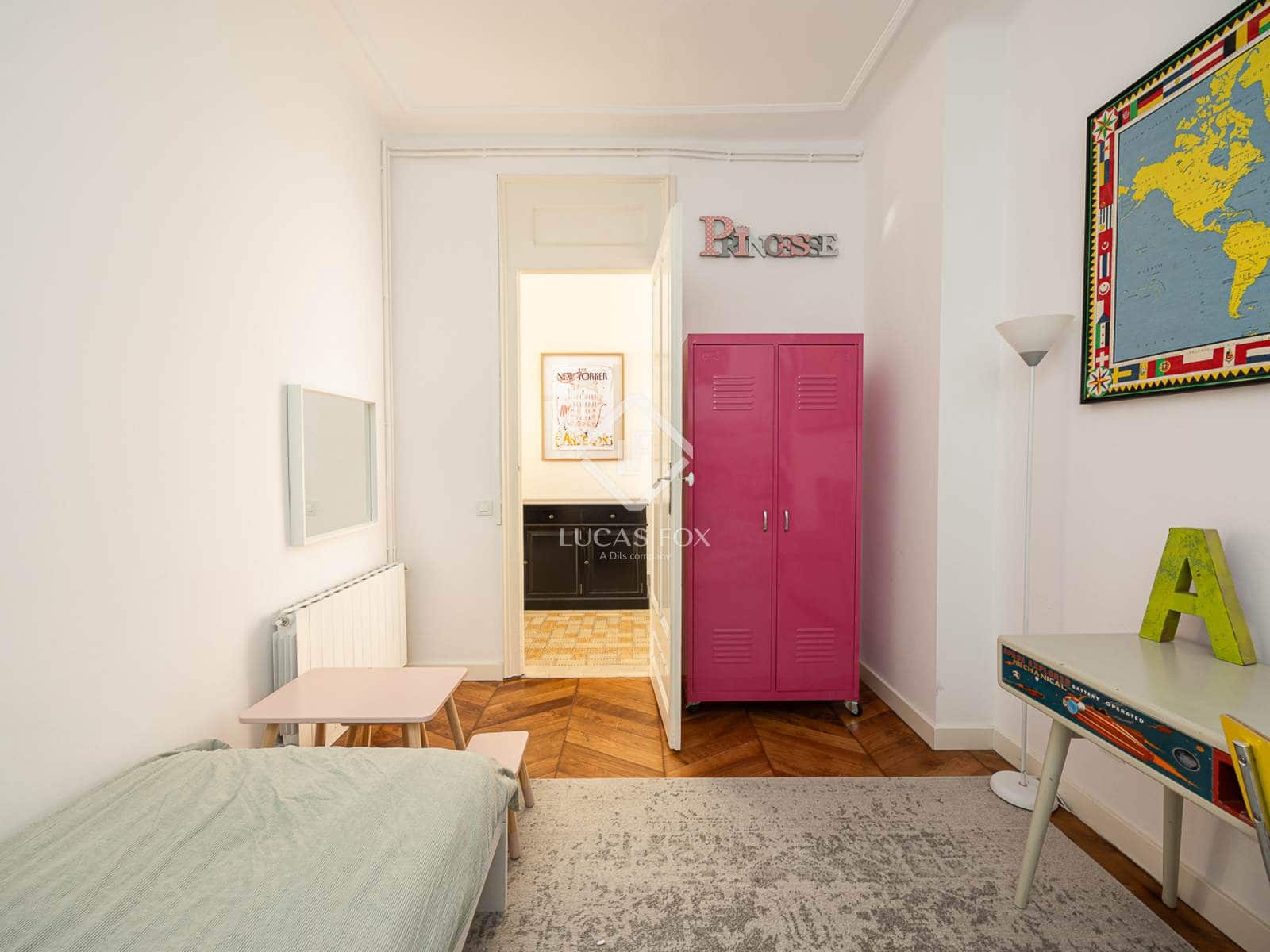 Appartement de 4 chambres à louer à Barcelone ville - 3 000 € (Ref: 9386296)