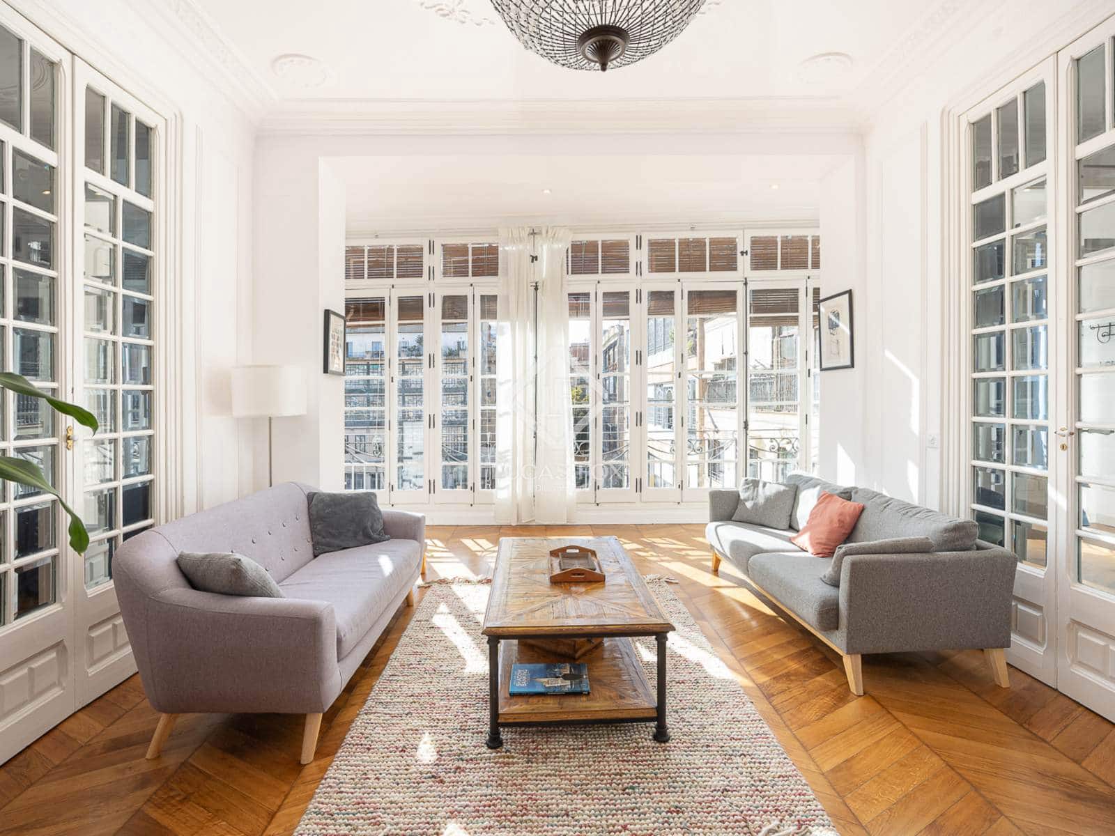 Appartement de 4 chambres à louer à Barcelone ville - 3 000 € (Ref: 9386296)