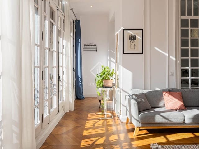 Appartement de 4 chambres à louer à Barcelone ville - 3 000 € (Ref: 9386296)