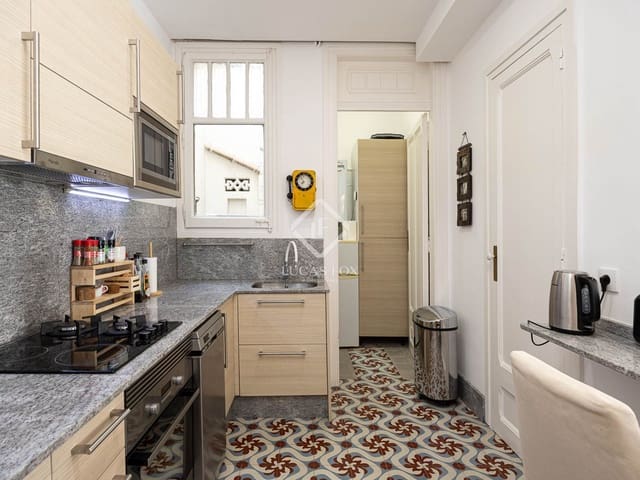 Appartement de 4 chambres à louer à Barcelone ville - 3 000 € (Ref: 9386296)