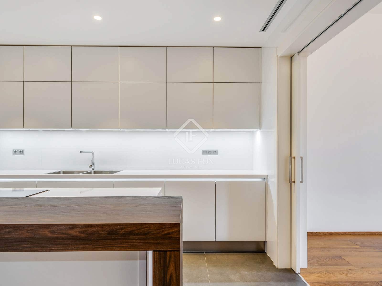 4 sovrum Lägenhet att hyra i Barcelona stad - 8 000 € (Ref: 9386298)