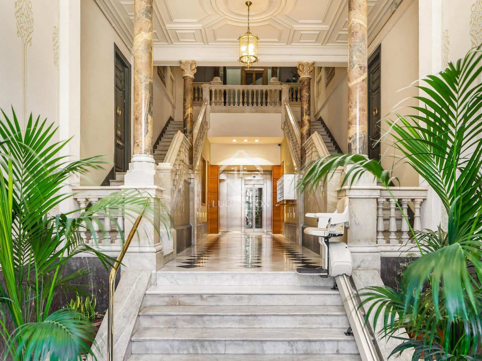 4 sovrum Lägenhet att hyra i Barcelona stad - 8 000 € (Ref: 9386298)