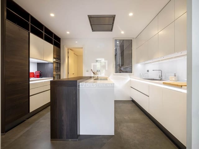 4 slaapkamer Appartement te huur in Barcelona stad - € 8.500 (Ref: 9386298)
