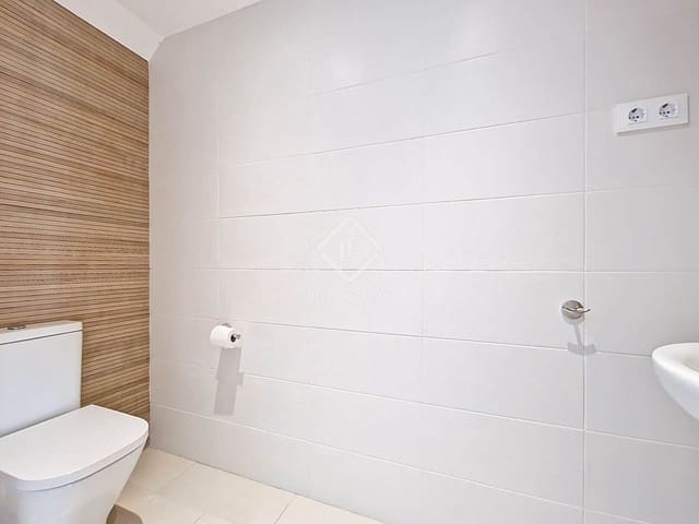 4 bedroom Villa for rent in Vilanova i la Geltrú with garage - € 2,500 (Ref: 9386539)