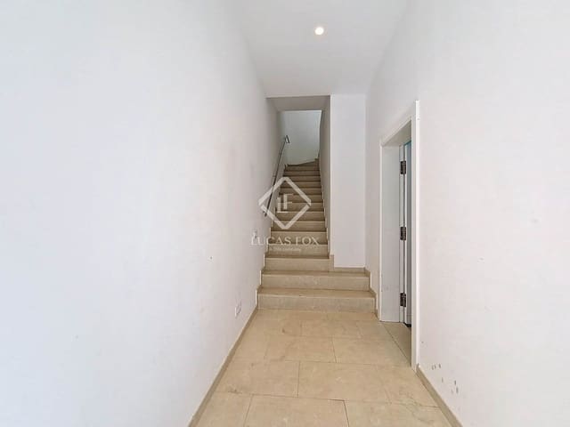 4 bedroom Villa for rent in Vilanova i la Geltrú with garage - € 2,500 (Ref: 9386539)